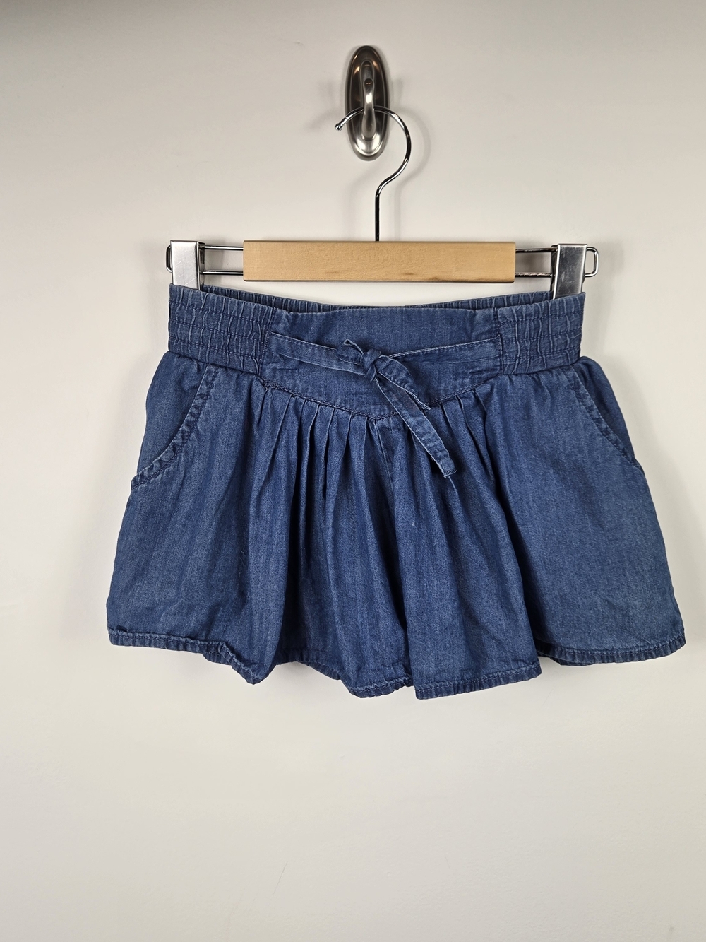 OshKosh B’gosh Girls Size 7 Chambray Paperbag Waist Gathered Hem Shorts Blue